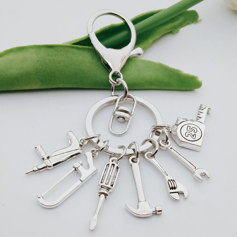 

Keychains For Men Car Bag KeyRing Combination Tool Portable Mini Utility Pocket Clasp Ruler Hammer Wrench Pliers Shovel