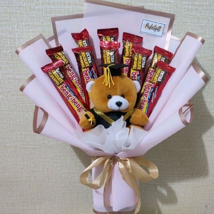 

Buket Snack /Buket Coklat Bengbeng Boneka / Buket Wisuda/ Ulang Tahun