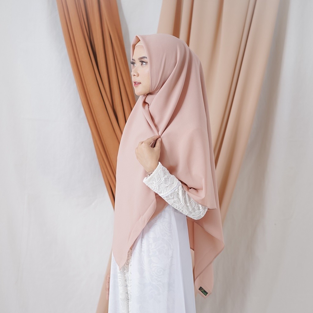 Kerudung Segi 4 Syari Wolfis Jumbo Warna Nude - 130x130 cm