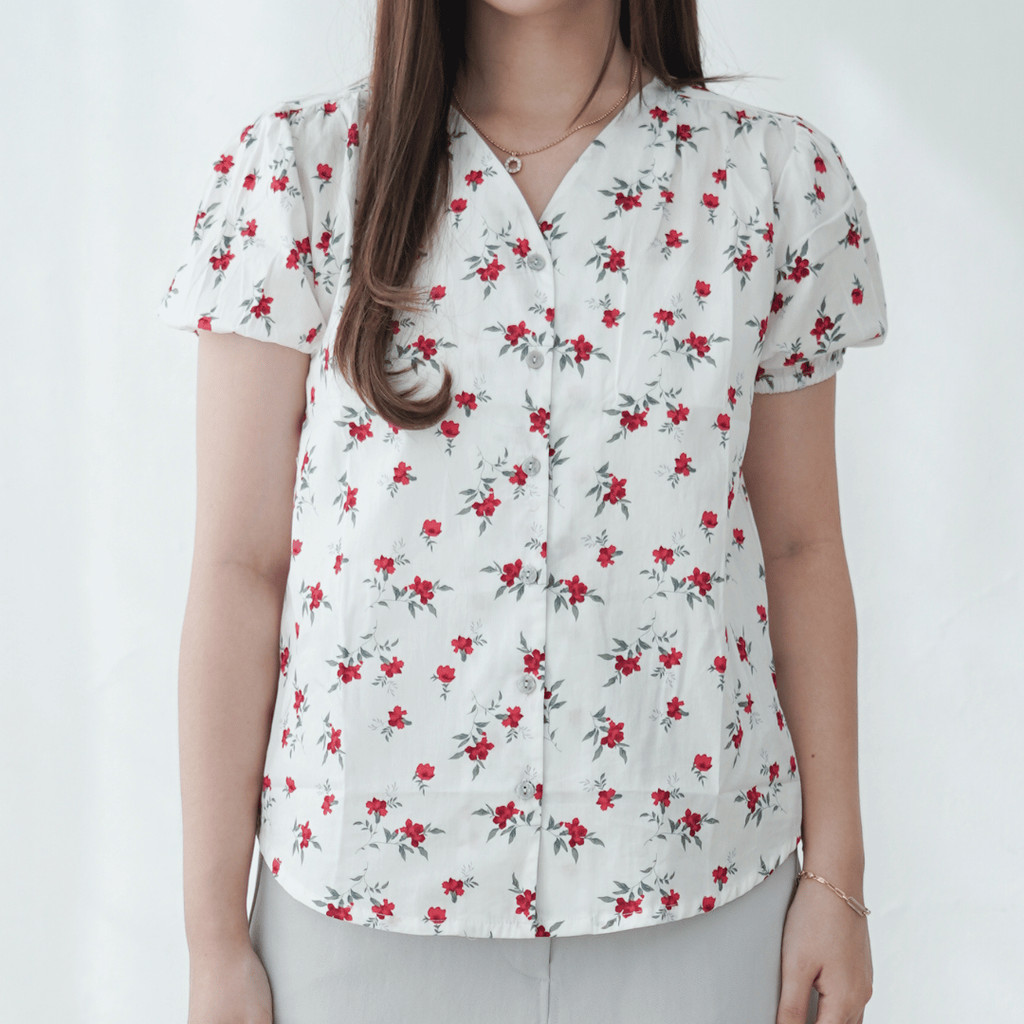 FAME | 9221592 | Short Sleeve Floral Blouse | BW | Blus Lengan Pendek Putih Motif Bunga
