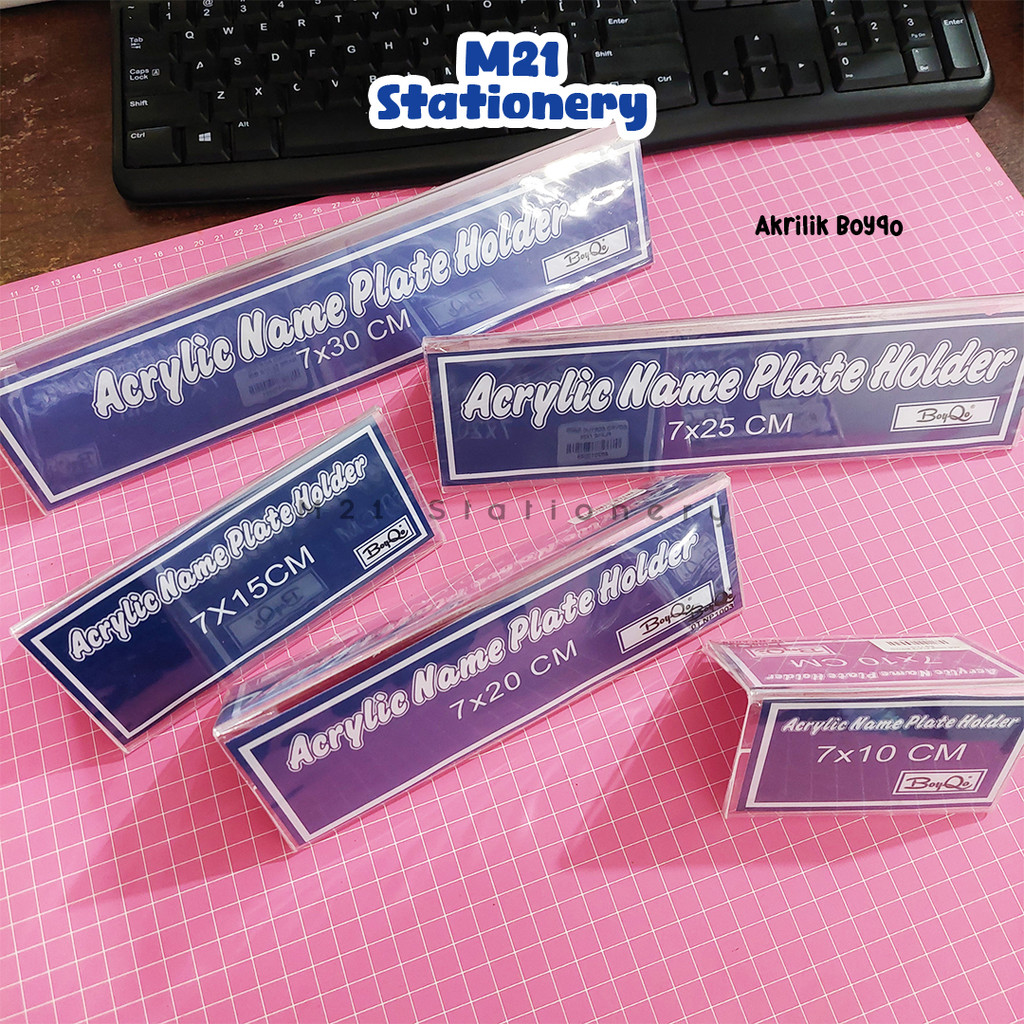 

DISPLAY AKRILIK BOYQO / BOYKO NAME PLATE HOLDER ACRYLIC PAPAN NAMA CLEAR BENING TAG MEJA MURAH