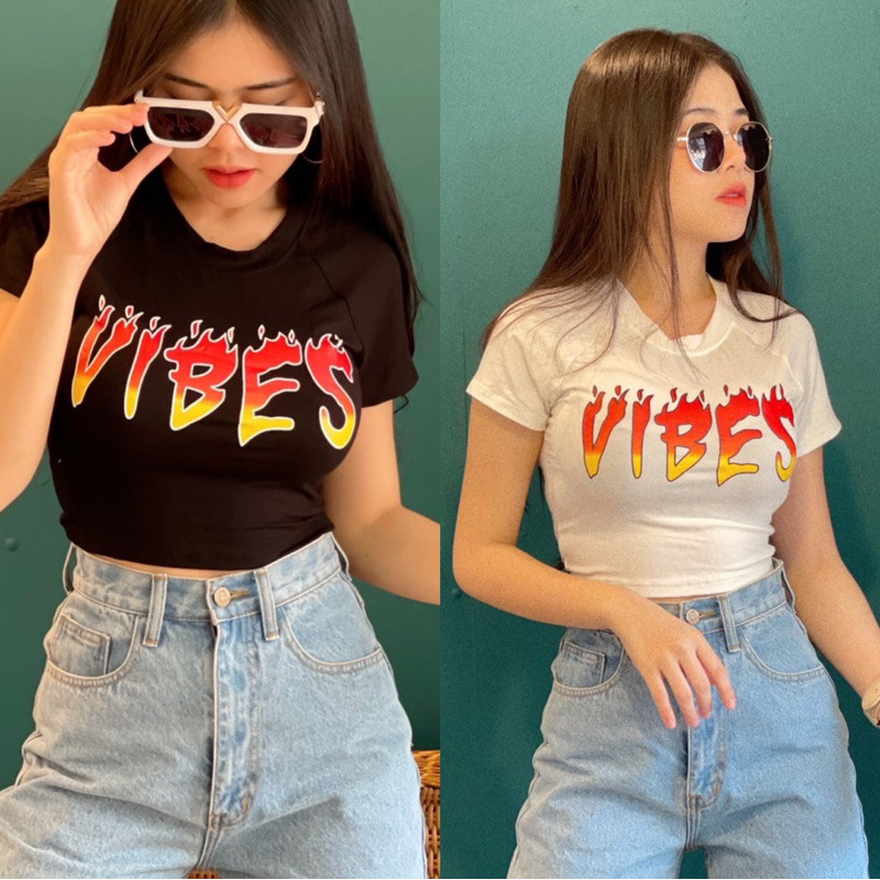 （✅COD） (Pengiriman dalam waktu 24 jam)Baju Crop Atasan Terbaru, Motif Tulisan “VIBES” Berapi Trendy
