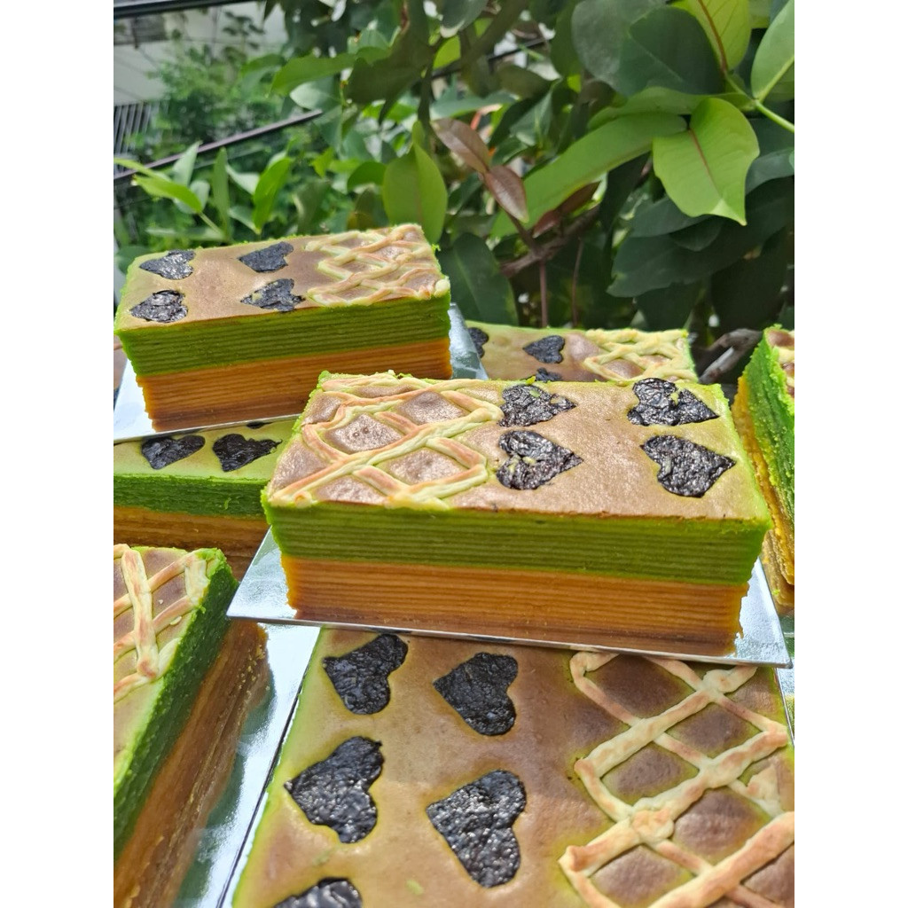 

1/2 loy Lapis legit lumut cheesy prunes pandan asli premium tanpa terigu setengah loyang (8x16cm)
