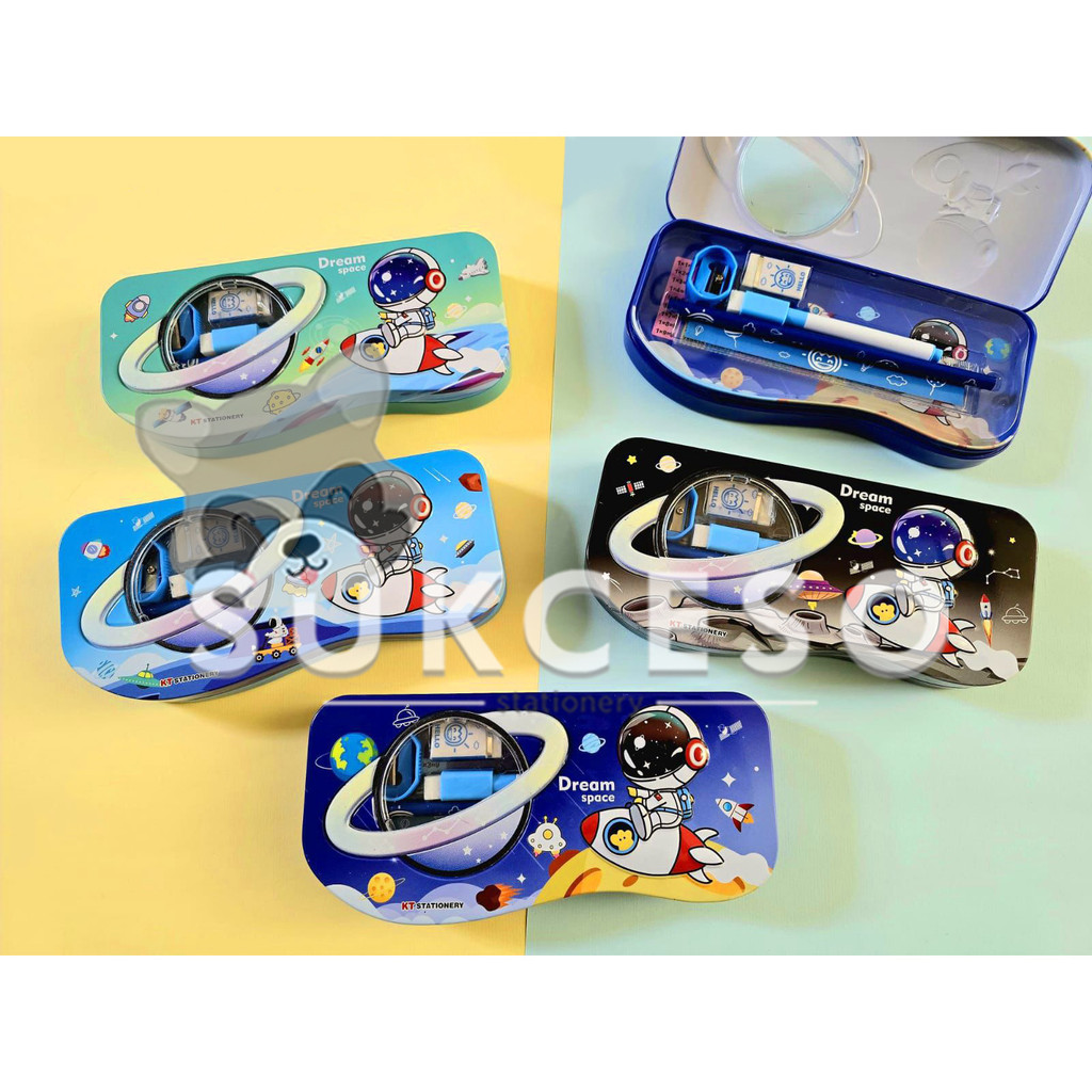 

Fancy Pencil Case Kaleng Set Lengkap dengan Isi KT-6662 Tempat Pensil Tema Space