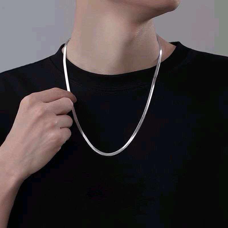 Kalung titanium belut pipih silver terlaris cocok buat pria dan wanita