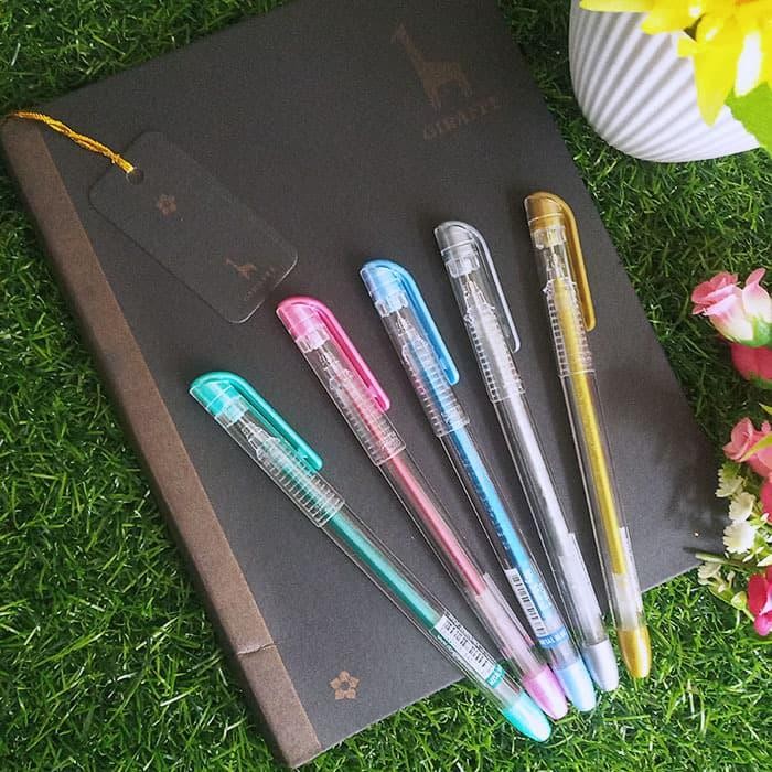 

AHHA SET MURAH: 1 BUKU Tulis Hitam Jilid Spiral + 5 PEN Dong-A Gel Metallic