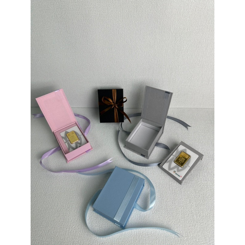 

Kotak Antam/ Kotak Kado/ Kotak Emas/Gift Box/Kotak Emas9,5cm X 6,5cm X 2,5cm