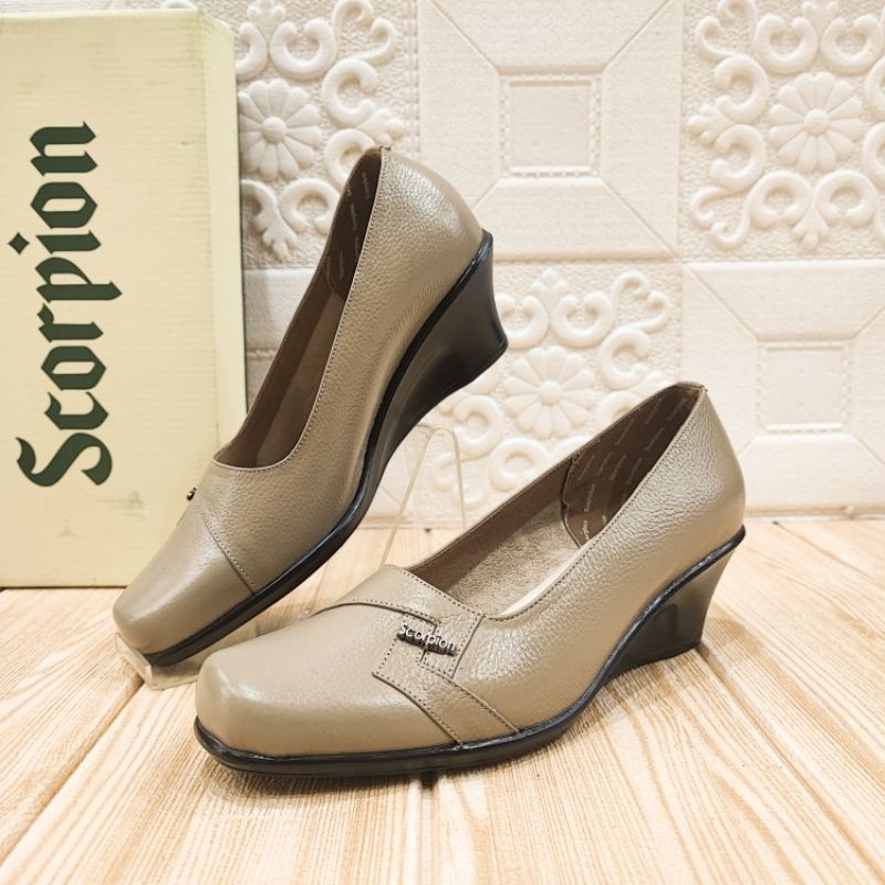 Original Scorpion 5256 Sepatu Wedges Formal/Casual/Pantofel Wanita Bahan Kulit (New Collection 2025)