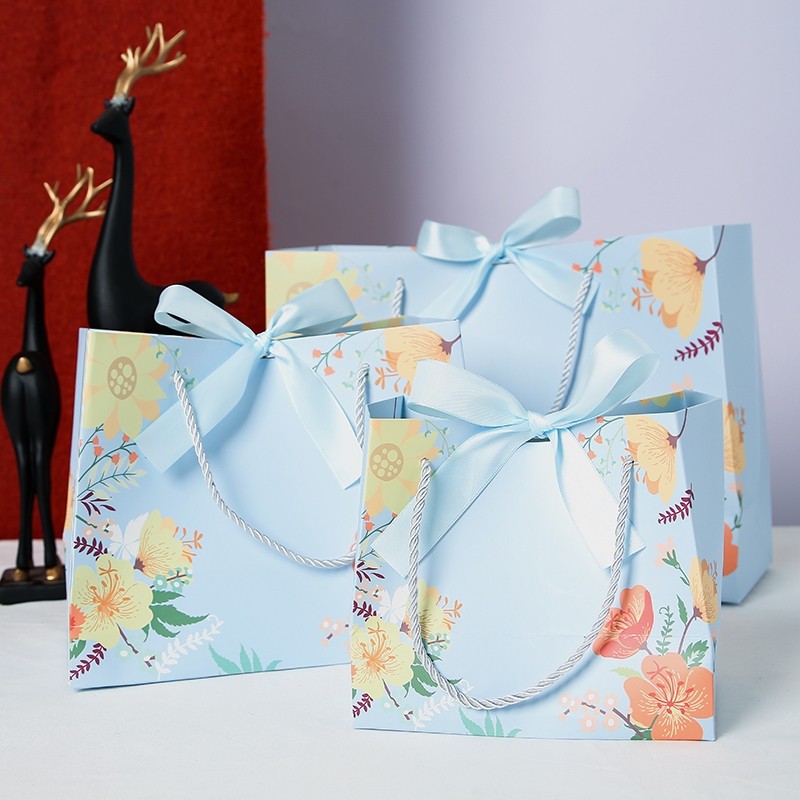 

Variant V-323 - Paperbag - Paper bag - Paperbag Kado - Gift Bag - Premium PaperBag -Kantong Kado - Kantong Souvenir - Tas Kado Premium Souvenir Wedding - Goodie Bag - Paperbag Pita - PaperBag Tas Hadiah - PaperBag Premium Quality - Hadiah Wedding Souvenir