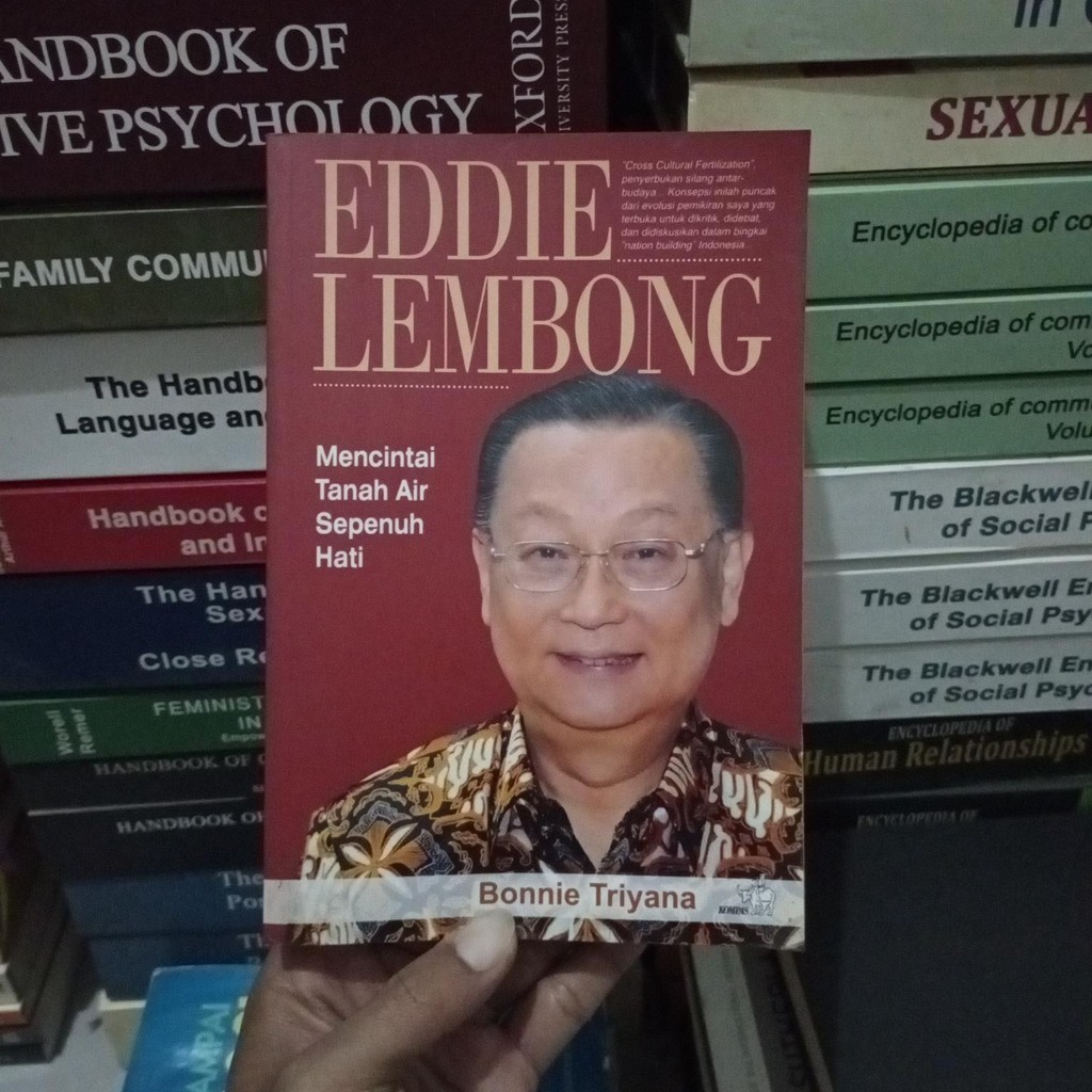 eddie lembong mencintai tanah air sepenuh hati by bonnie triyana