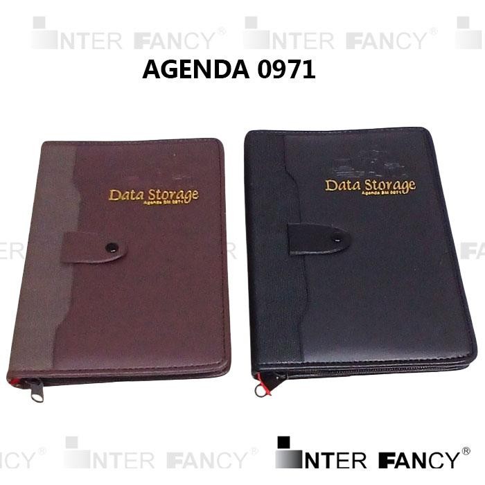 

Buku Kerja Agenda Dairy Note Book Catatan Kerja Planner Book tipe SM 0971, Soft Cover memakai Resleting dan ada Saku berkancing di cover bagian Depan, lengkap dengan kolom identitas data pribadi dan kalender.