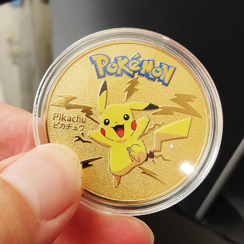 Golden Pokemon Coins Metal Pikachu Coins Charizard Mewtwo Pikachu Metal Pokemon Card Round Game Coll