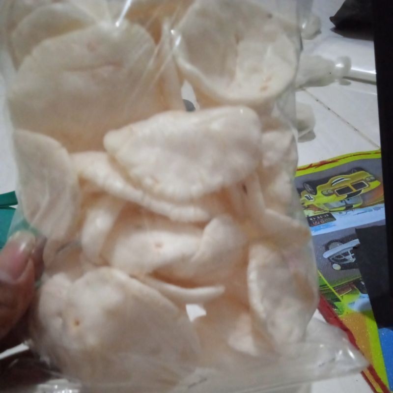 

Best Seller promo krupuk bawang pedas Naura Fashionz