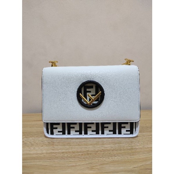 Tas Selempang Sling Bag Leather Putih Tas Wanita Branded