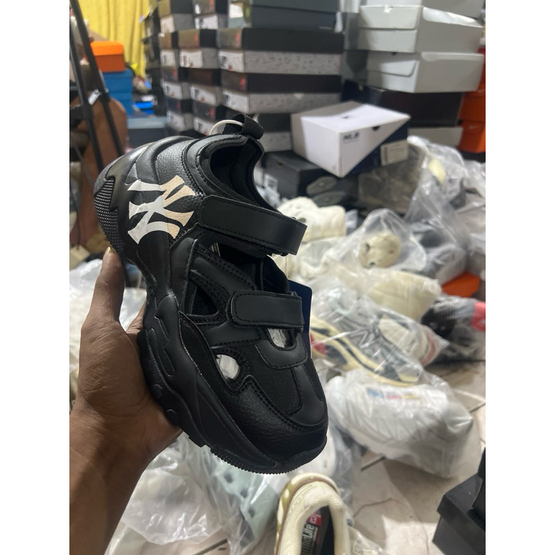 ALPI.YAH ON CLOUD MONSTER BLACK ORENS PERFECT KICK