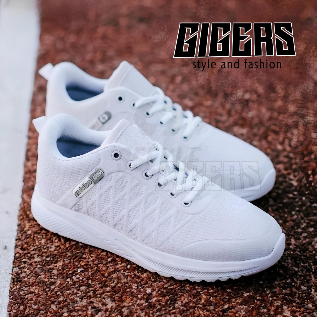 Sepatu sneakers putih wanita pria sepatu kasual sepatu olahraga sepatu putih Nyaman dan Ringan