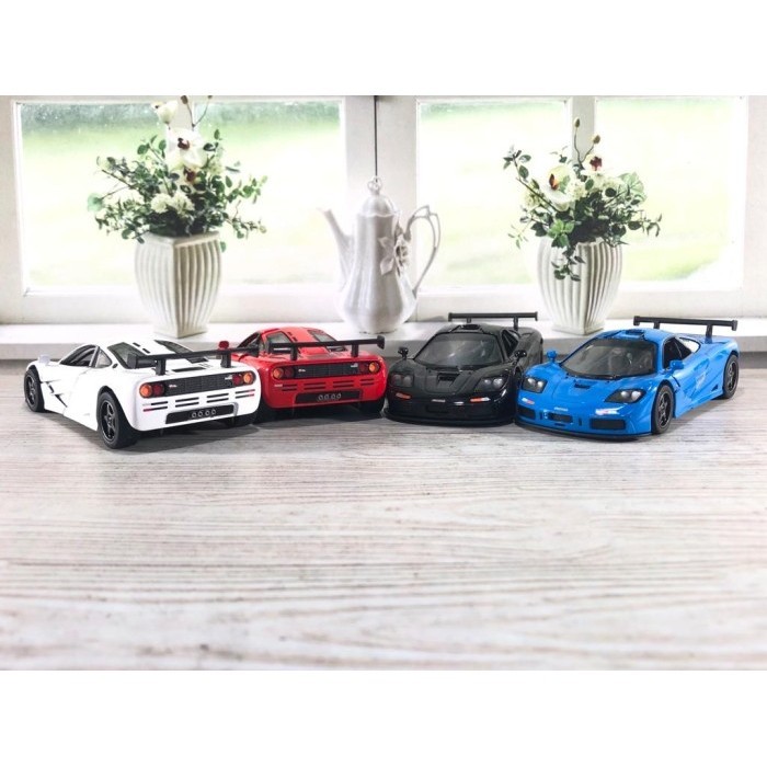 DIECAST 1995 MCLAREN F1 GTR KINSMART SKALA 1:32 36