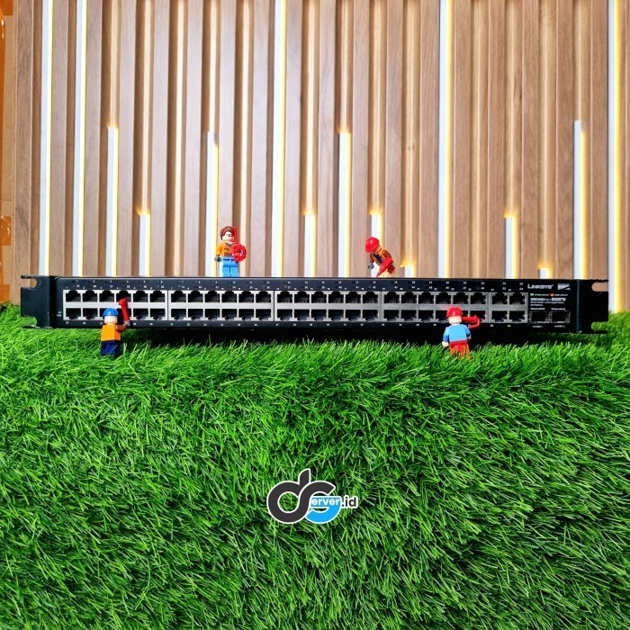 Linksys SRW248G4 48-Port 10/100 + 4-Port Gigabit Switch