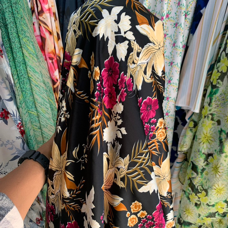 kain silk - kain armany silk motif - kain silk premium - kain silk motif