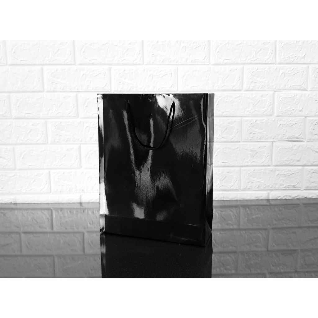 

Paperbag Hitam&Putih Laminasi Glossy (Uk. 25x32x9cm)