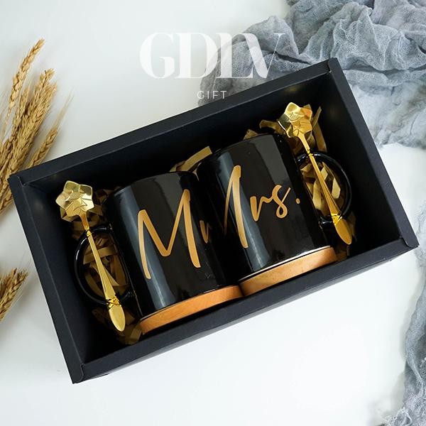 

Kado Nikah Wedding Gift Mug Couple Set Hitam Simple Elegan