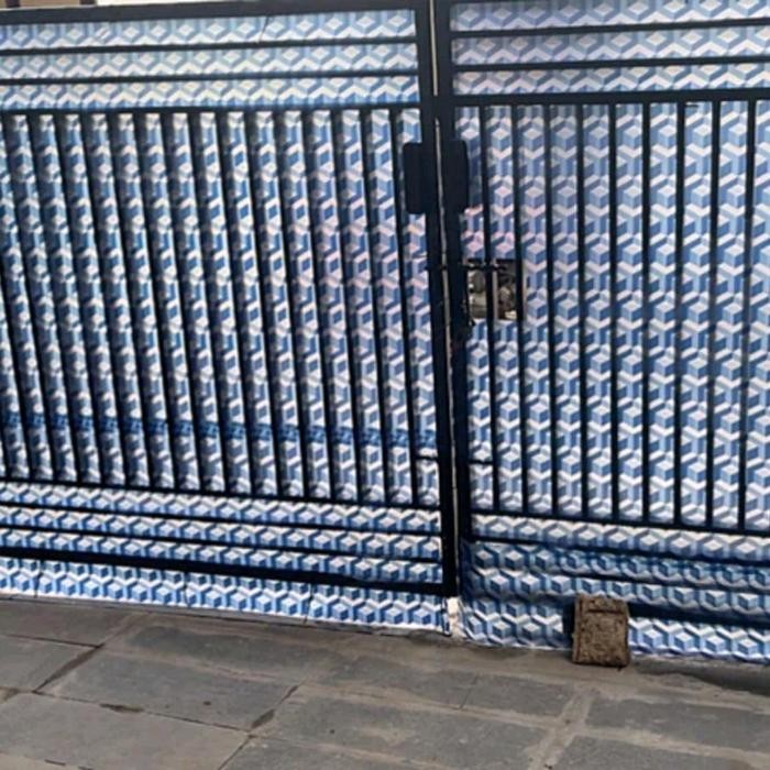 Fiber Penutup Pagar Plastik - Motif Master Art 3D Kubus Laminasi - Dark Blue