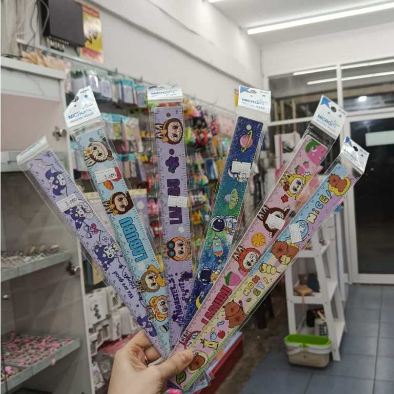 

Penggaris Besi Fancy 30cm – Ruler Logam Kokoh Anti Patah, Presisi Tinggi untuk Sekolah, Kantor & Kebutuhan Teknik Harga Grosir Bisa COD