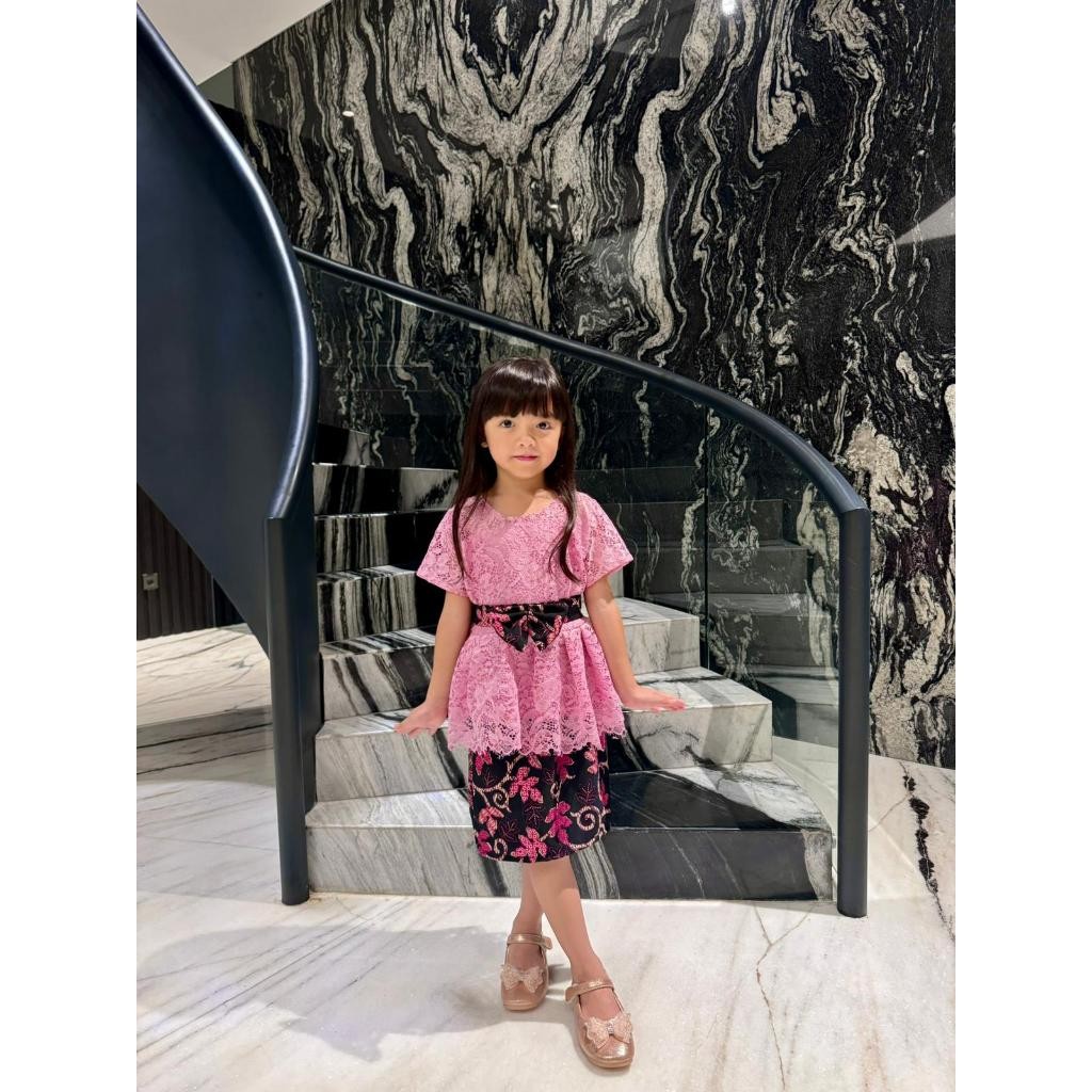 Setelan Kebaya Anak Rempel ZARA Brukat Corneli + Rok Batik Silk Prada