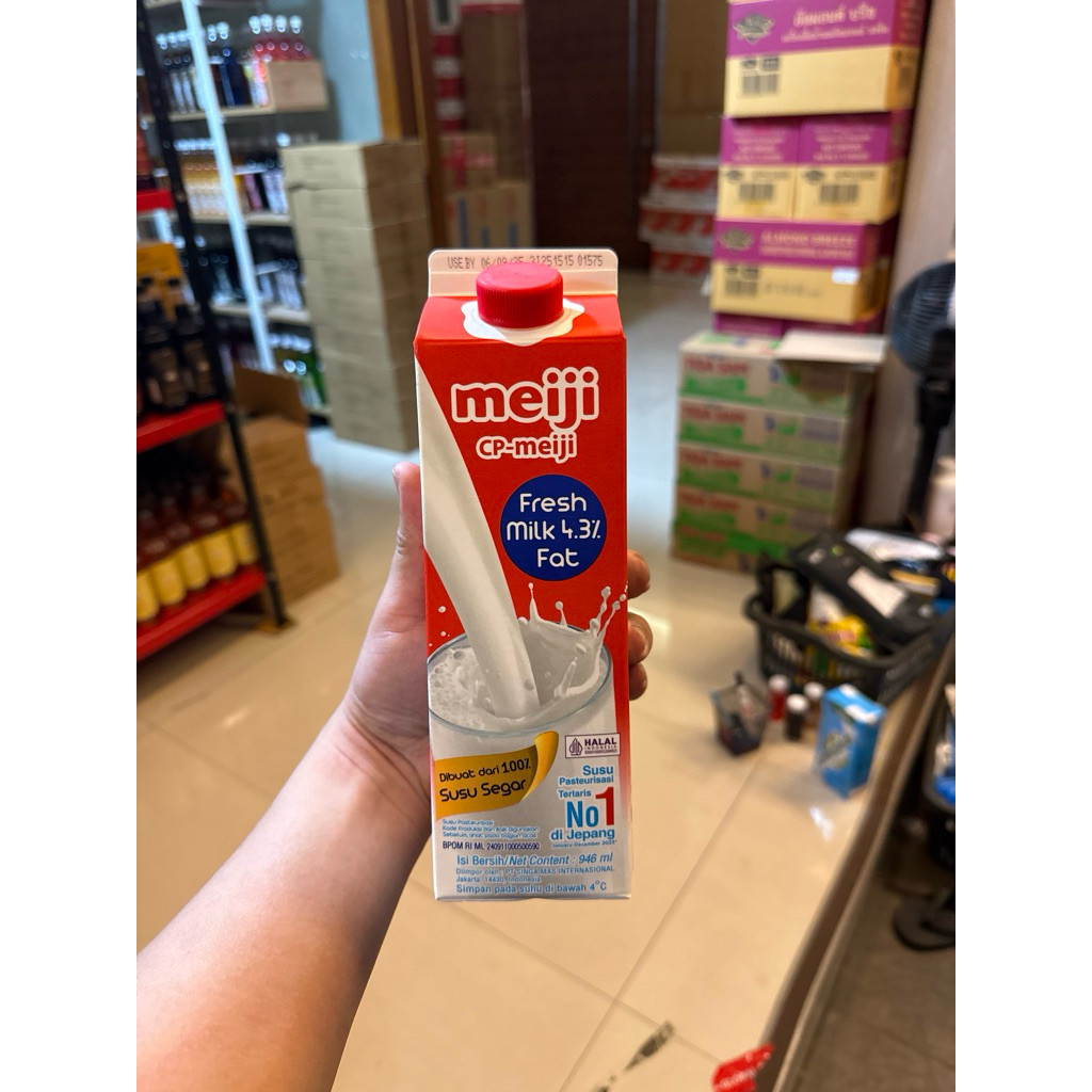 

Meiji Deluxe Milk Plain 946 ml - Meiji Pasteurized Fresh Milk Import Japan