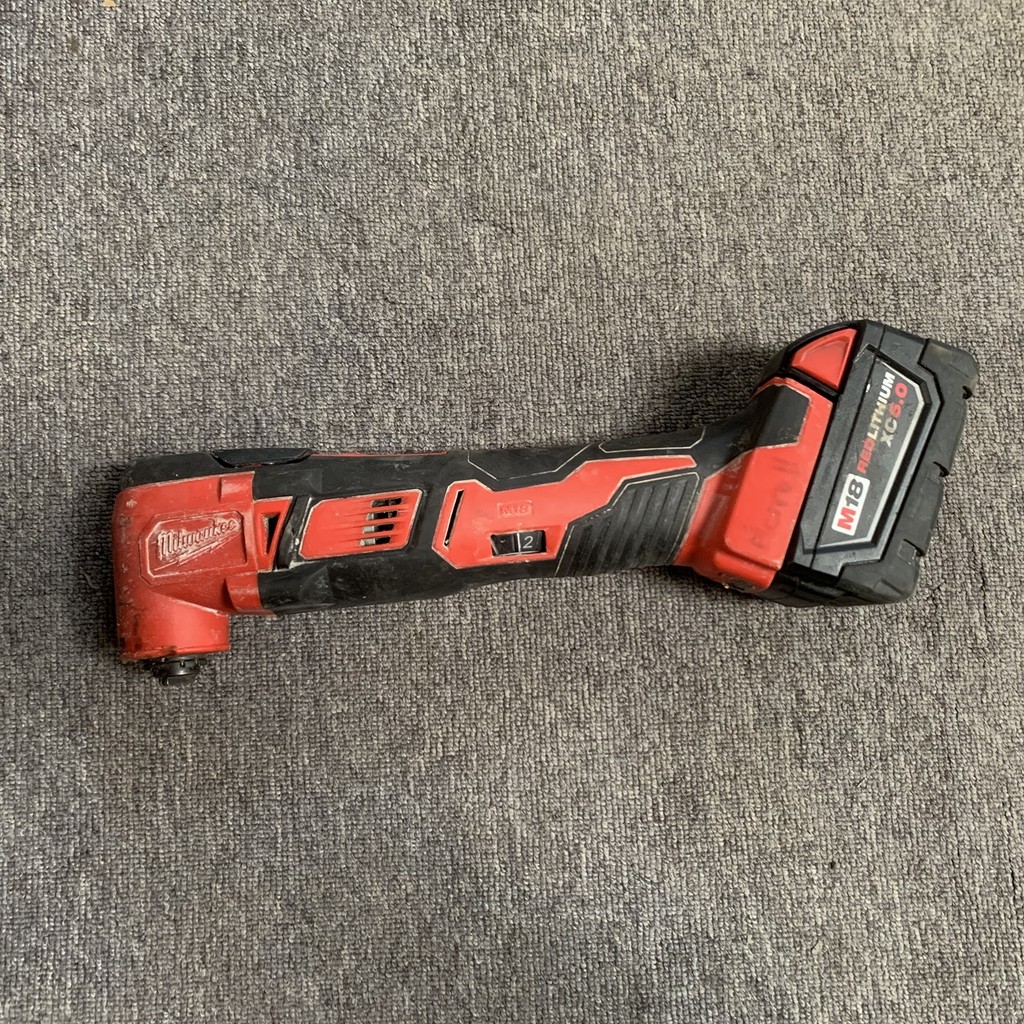 Milwaukee 2626-20 Orbiting Multi Tool 18V Power Includes 5.0AH battery,SECOND HAND