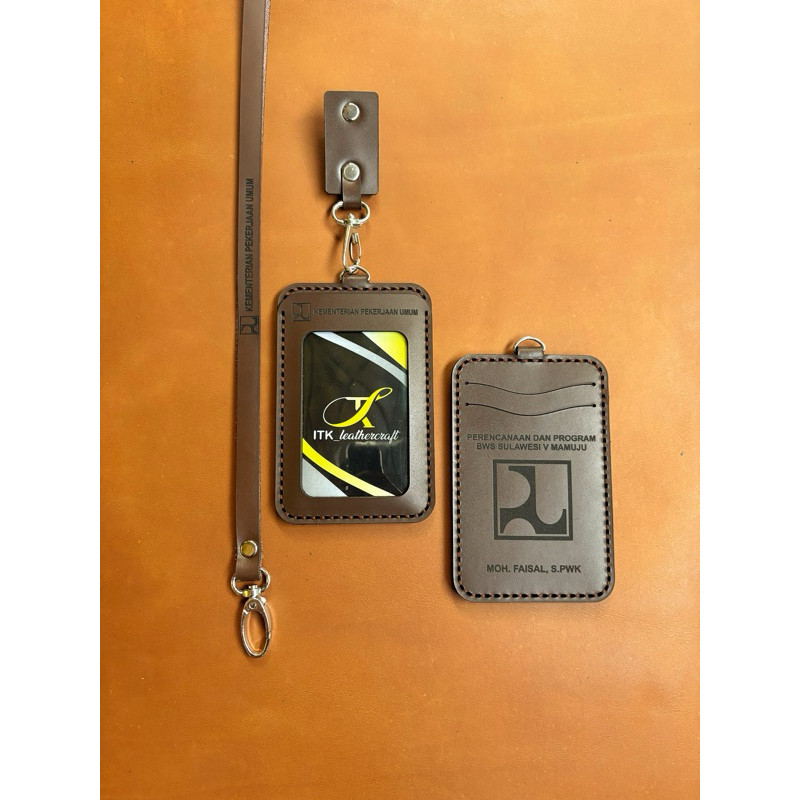 

Sale ID Card Holder Kulit Asli Model 3 Layer Lanyard ID Card Kulit Custom Terlaris