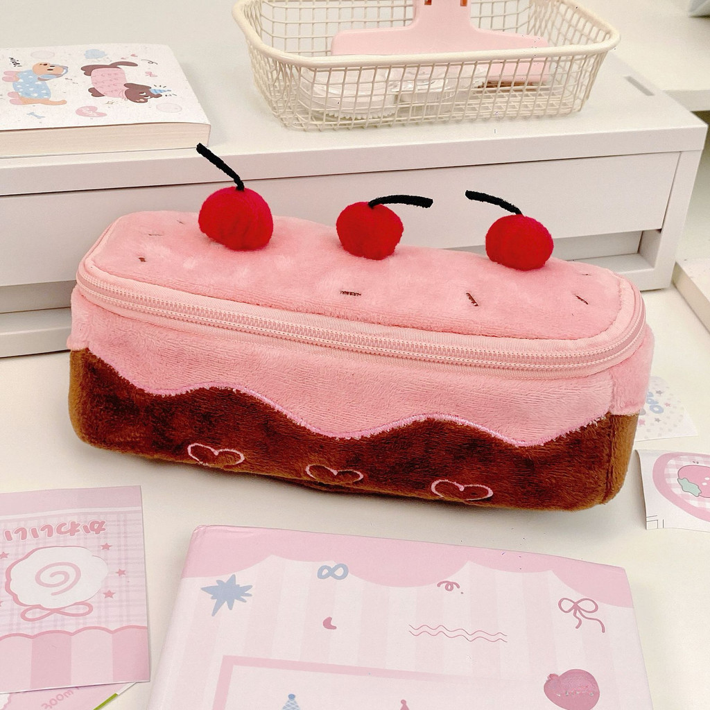 

Cherry Cake Pencil Case Ins Cake Pen Tas Cute Cherry Girl Heart High -Value Student Large -kapacity Pencil Box Bag Tas Teks tempat pensil aesthetic angoo