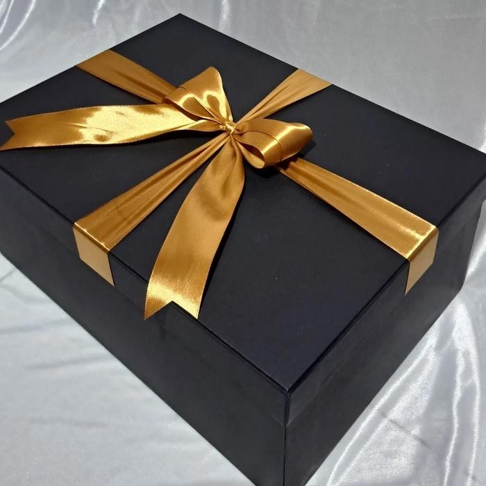 

Kotak hadiah / Kotak box / Kotak kado / 35x25x15 cm / Berpita - Hitam