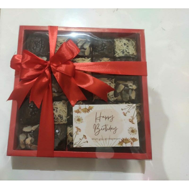 

Premium hampers ultah/ Imlek/ Natal / Idul Fitri / Fudgy Brownies/ CNY / Birthday/ Valentine / Custom