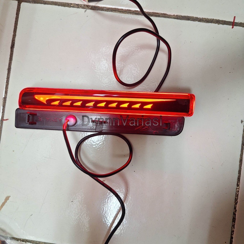REFLEKTOR LAMPU BUMPER BELAKANG LED MOBIL AGYA / AYLA 2017-2023