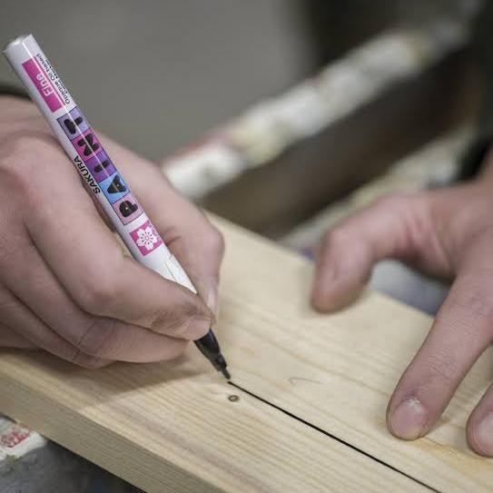 

Sakura Permanent Paint Marker 1.0 mm Red