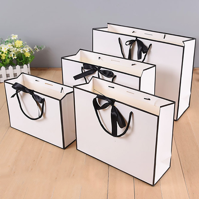

Luxury Portable Black Frame White Cardboard Clothes Books Shopping Bag for Business Wedding Holiday Gift Wrapping Tote Bag