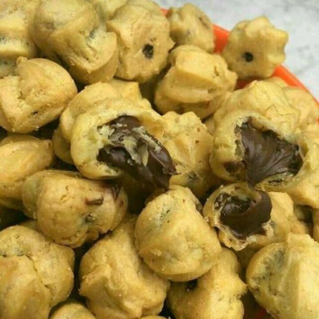 

Soes Kering 250g - Cokelat, Keju, Bawang | Renyah & Gurih Soes Kering Mini Renyah - Cokelat, Keju, Bawang | Cemilan Enak (250g)