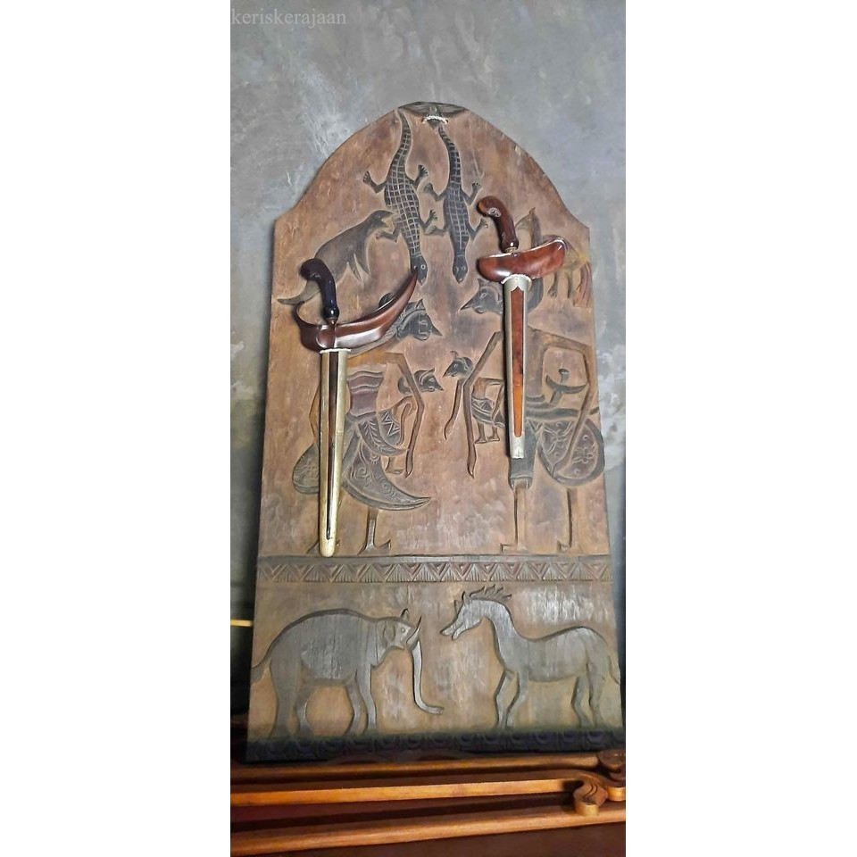 

blawong primitif ukir kamajaya dan kamaratih dari jati tua awet garap alus finishing sunggingan efek kuno bk Keris sengkelat majapahit mataram kartosuro kartasura emas perunggu patung wayang antik