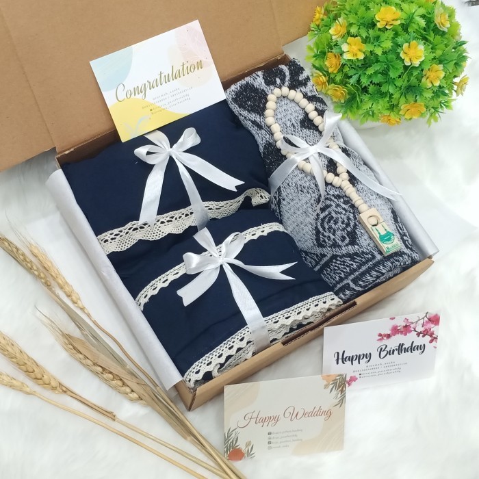 

DISKON Hampers Hadiah Set Mukena dan Sejadah Ulang tahun/Graduataion/Wedding - Navy, Tanpa Al-Qur'an