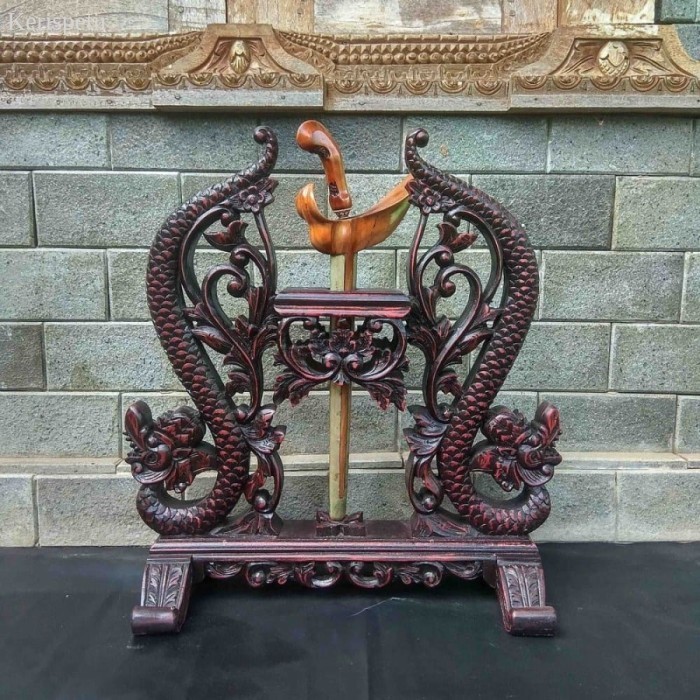 

Jagrak Stand Tempat Pajangan Keris Nagasasra Isi 1 Warna Plitur Tempa murah