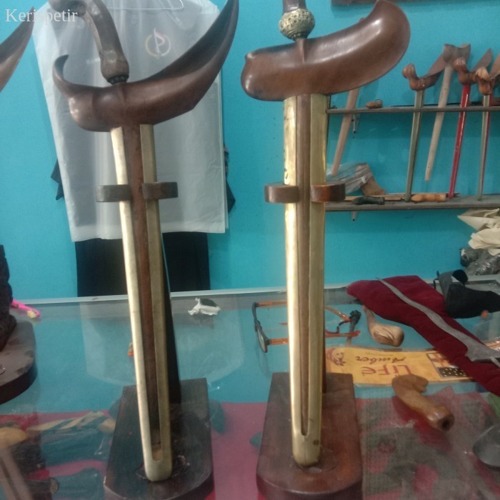 

jagrak keris stand jati tebal murah terlaris
