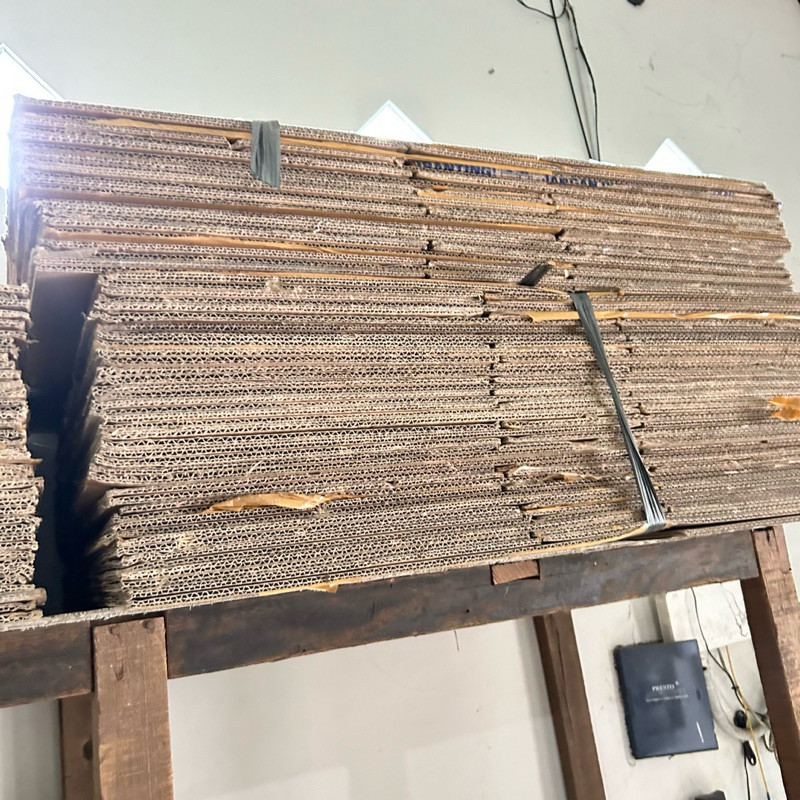 

Kardus 1 kg murah satu layer cocok untuk packing mudah dilipat