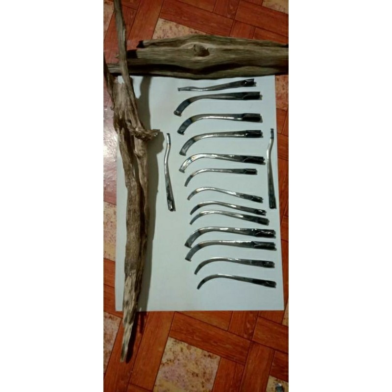 

Pisau ng Kayu Gaharu/Pembersih Isi GaharuCO