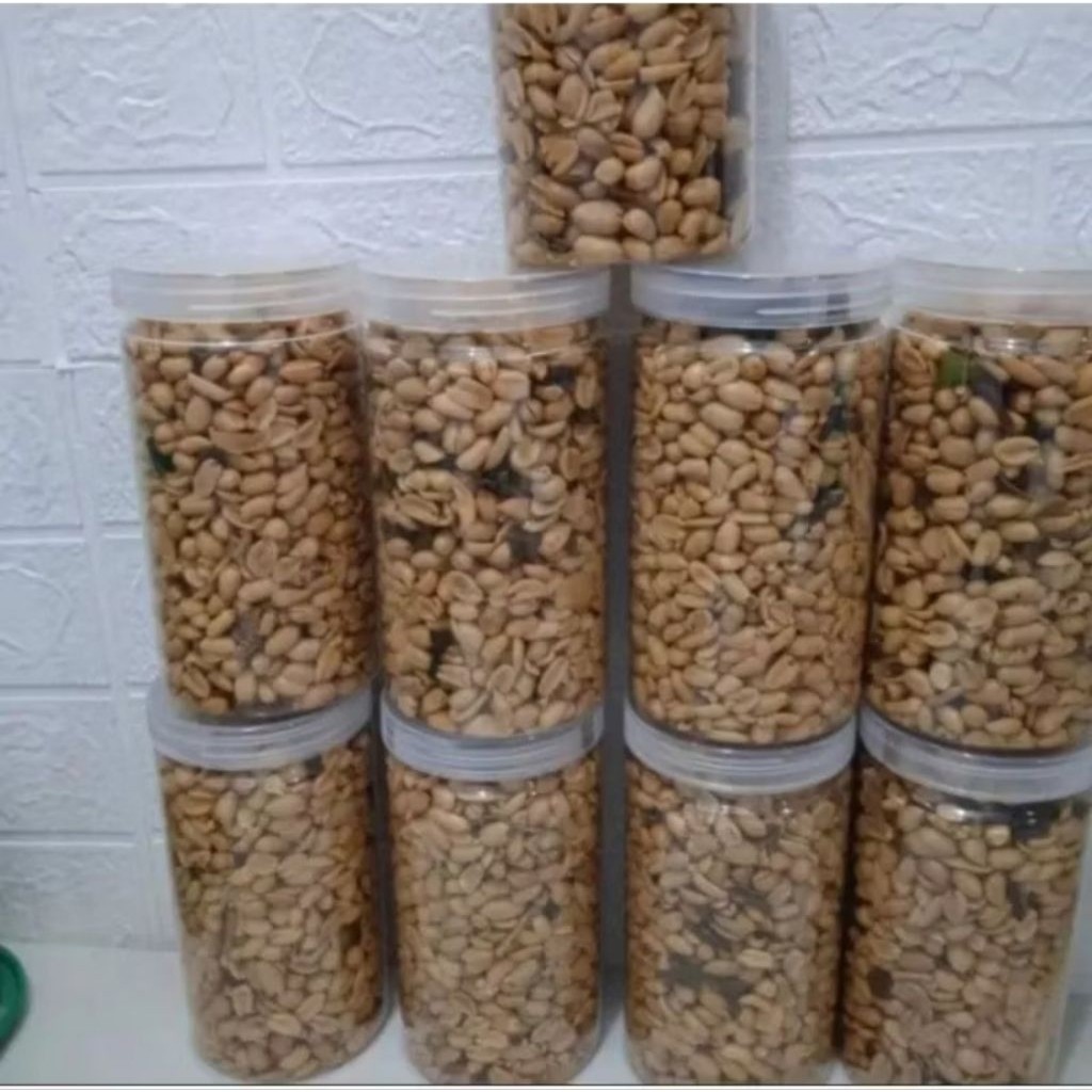

Kacang Goreng Bawang Jumbo Gurih Asin Daun Jeruk Kemasan Toples 1000ml