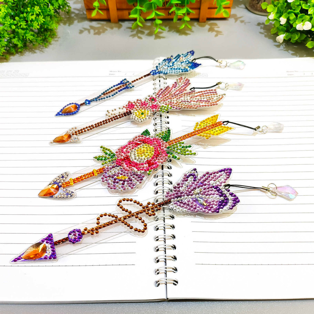 

Heart Shaped Flower DIY Diamond Painting Bookmark with Pendant, 5D Full Diamond Art, Handmade Craft Kit, Cute Gift for Women Gir