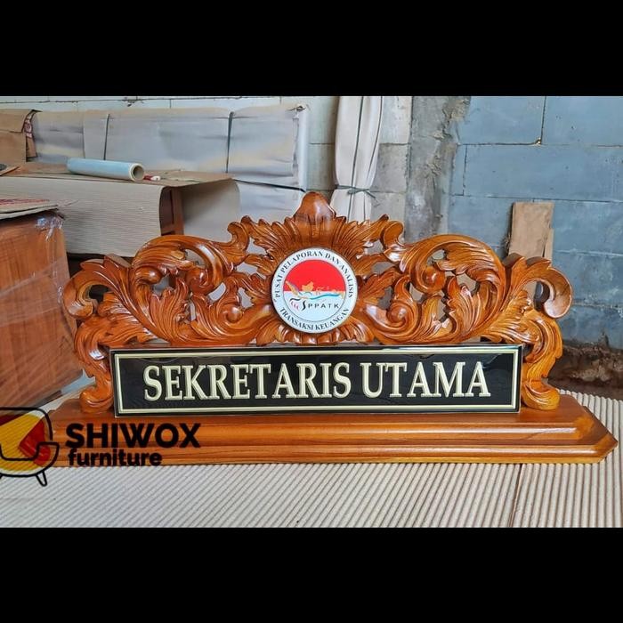 

Papan Nama ukiran kayu jati - Papan Nama Meja ukir - Papan Nama Jati