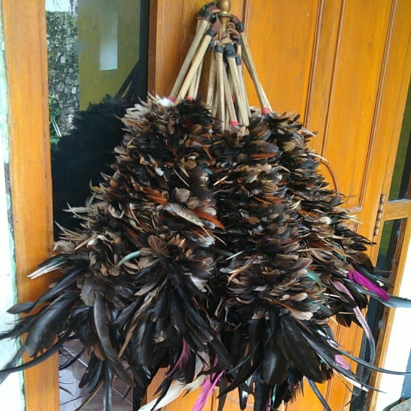 kemoceng/sulak bulu ayam hitam putih