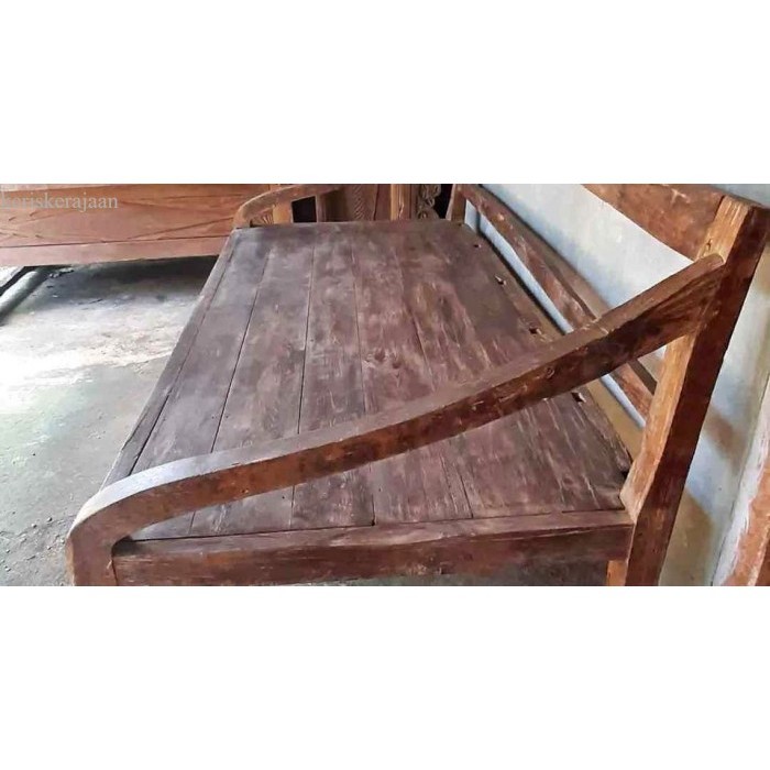 

risban bale bale dari kayu jati lawasan mahal tapi awet model simple untuk menekan budget bk Keris sengkelat majapahit mataram kartosuro kartasura Surakarta Yogyakarta nagasasra sabuk budaya ja antik