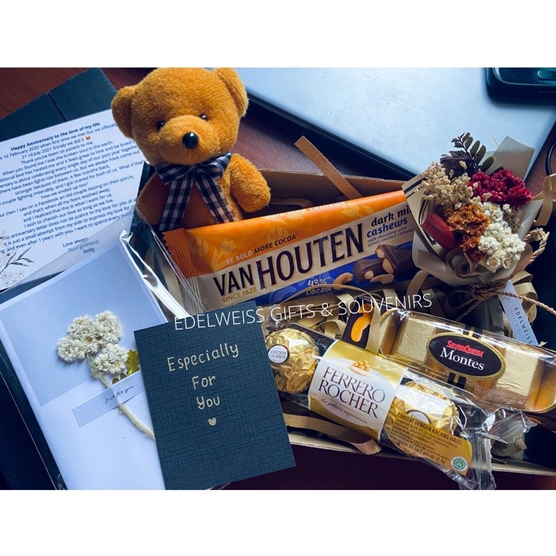 

Cocok buat pacar kado istri suami hampers murah natal / GIFTBOX SPECIAL REQUEST/ TEDDY GIFTBOX/ HAMPERS